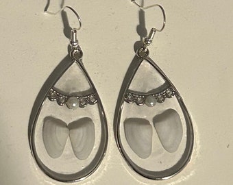 Elegant sea shells in resin teardrop dangle earrings