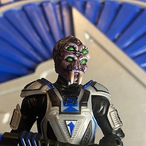 Power Rangers SPD A-Squad Blue Custom Beevor Head image 1