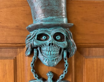 Hatbox Ghost door knocker prop