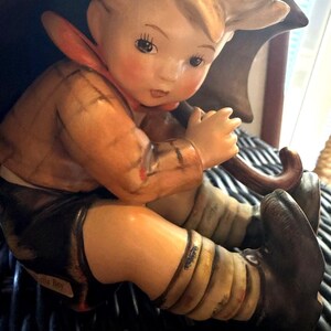 Goebel M.I. Hummel Umbrella Boy 152/0 A TMK-3 Stylized Bee West Germany 5 in