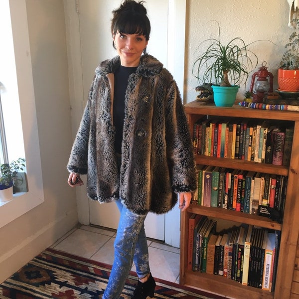 70’s Softest Faux Fur Coat // Realistic Faux Fur Coat // Size Medium or Large Petite