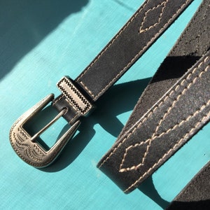 Vtg 80s Southwestern Embroidered Genuine Leather Belt in Black Size M-L