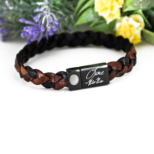 Personalisiertes Lederarmband, Handschrift Schmuck, Erinnerung, Trauzeugen Geschenk, Fingerabdruck Manschette, geflochtenes Leder, individuelles Armband, Hochzeit Bild 1