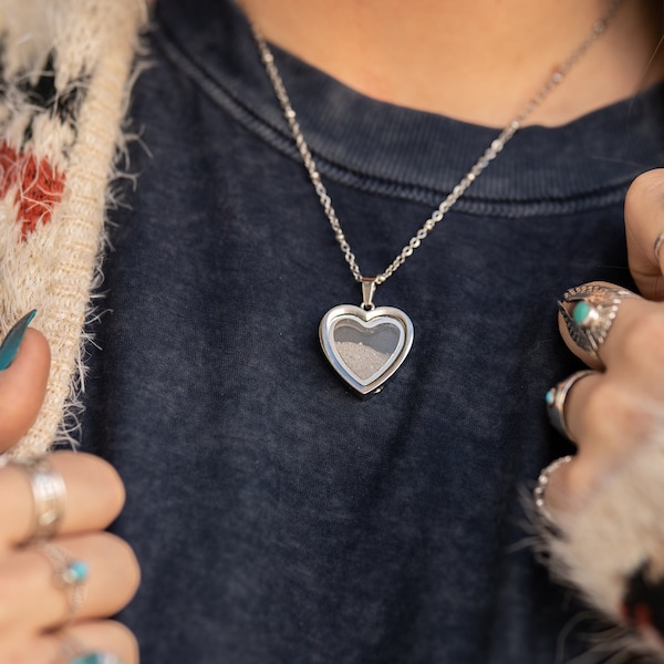 Heart Urn Necklace | Cremation Dust Pendant | Clear Glass Urn Locket Jewelry | Memorial Necklace | Fillable Necklace | Ash Jewelry | Sand