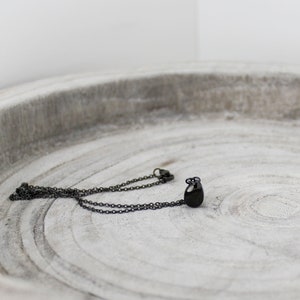 Kleine Urne Halskette, kleine Urne Schmuck, Einäscherung Staub Asche Halskette, Gedenkschmuck, Cremains Halskette, Schmuck für Asche Gunmetal Black Steel