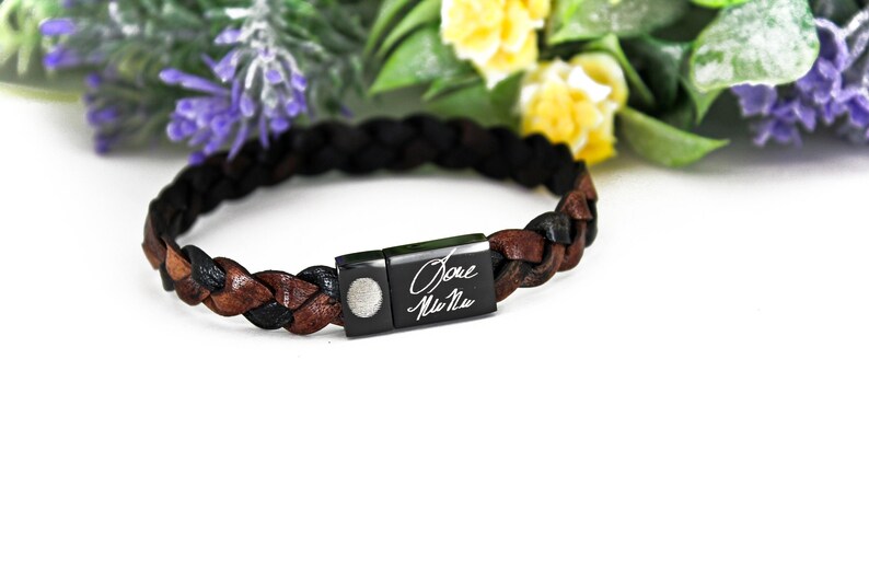 Personalisiertes Lederarmband, Handschrift Schmuck, Erinnerung, Trauzeugen Geschenk, Fingerabdruck Manschette, geflochtenes Leder, individuelles Armband, Hochzeit Bild 1