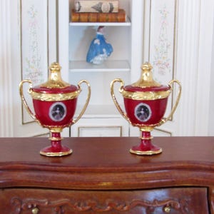 1:12th Scale ~ Dolls House ~ Decorative Pair Hand Painted Urns with 24ct Gold Plating