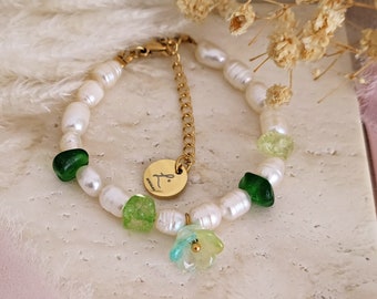 Fairycore Bell Flower-armband: zoetwaterparels, groene glaskralen