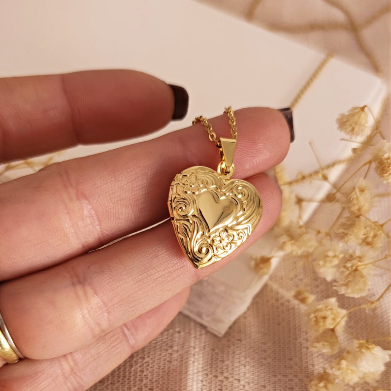 Gepersonaliseerde hart medaillon HALSKETTING, prinses hart ketting, gouden hart medaillon sieraden, PrincessCore medaillon HALSKETTING, esthetische Valentijnsdag afbeelding 2