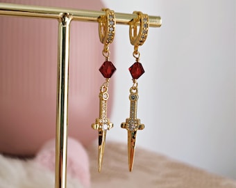 Ares Griekse god robijnbloedkristallen en dolken oorbellen, Griekse mythologie oorbellen, donkere academische esthetiek, coquette esthetiek