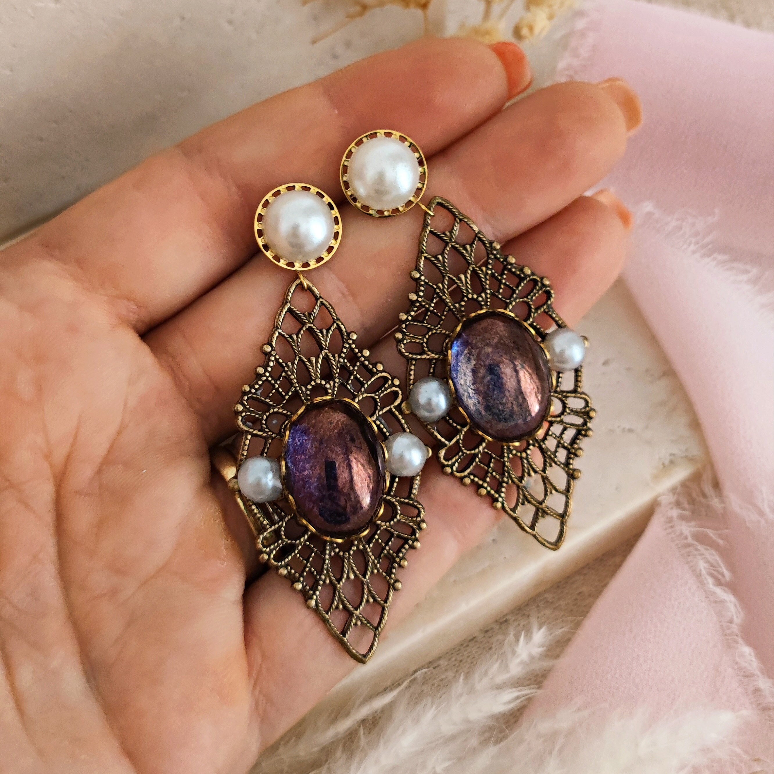 ピアス h17 France vintage glass earrings Anne Boleyn Filigree Dangle Earrings: Amethyst Czech Glass, Pearl