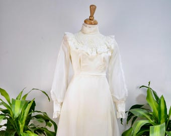 Vintage 70s Adorable Lace Prairie Wedding Dress