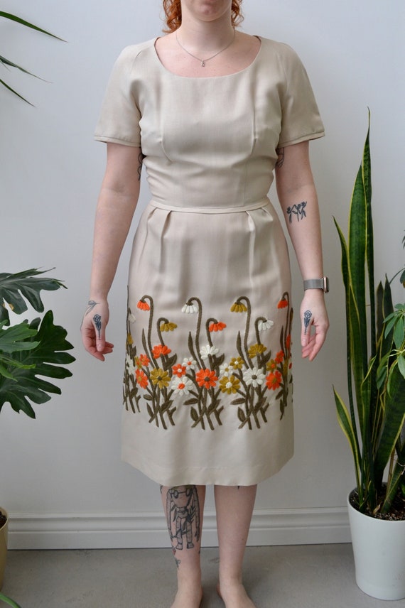 Fifties/Sixties Taupe Wiggle Dress With Floral Emb