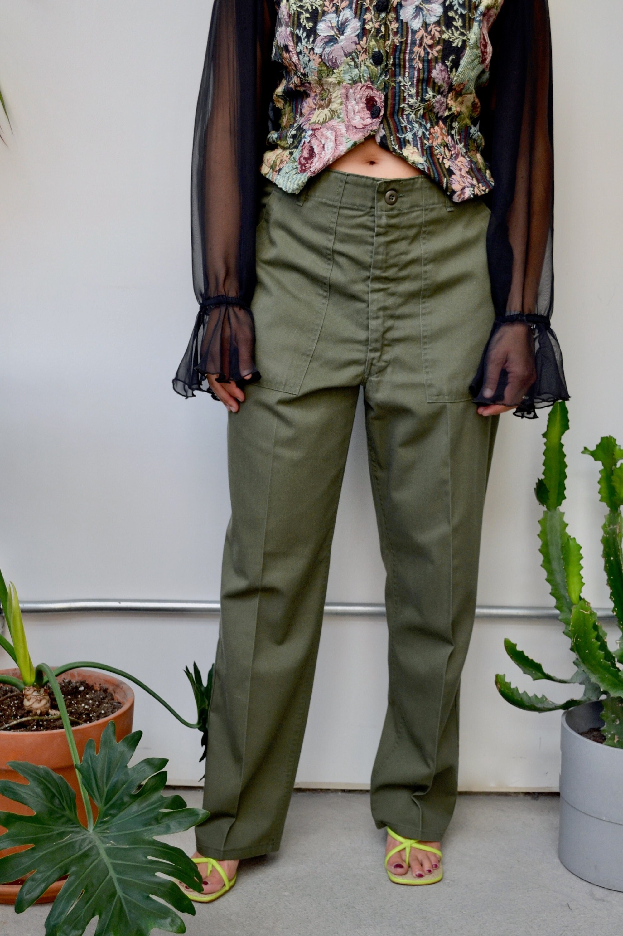 How to style green army pants