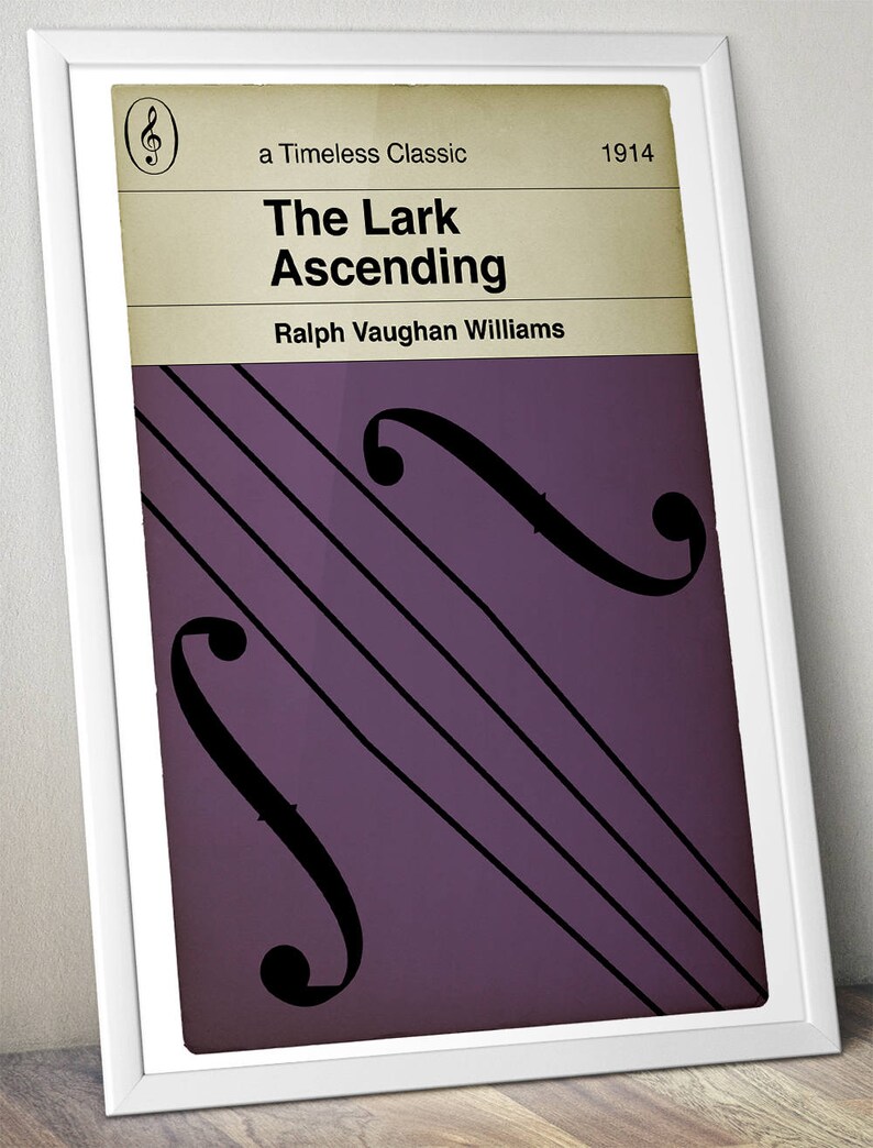 Puede incluir: Un p&oacute;ster de estilo vintage con fondo morado y una clave de sol negra. El texto dice "a Timeless Classic", "The Lark Ascending", "Ralph Vaughan Williams", y "1914".