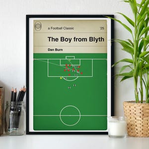 The Boy from Blyth - Gol de Dan Burn - Newcastle United 2 Liverpool 1 - Final da Copa da Liga 2025 - Capa de livro de futebol (vários tamanhos)