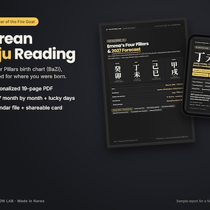 Puede incluir: Un documento digital y una pantalla móvil que muestran una lectura Saju coreana para el año 2027, el año de la Cabra de Fuego. El diseño en negro y amarillo incluye texto sobre una carta natal de cuatro pilares, pronósticos mensuales y días de suerte.