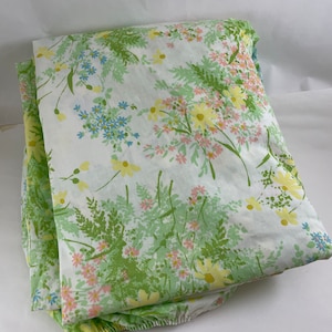 Full fitted flower power bed sheet boho farmhouse romantic cottage core stretchy pretty pink yellow blue green floral pattern lovely bouquet