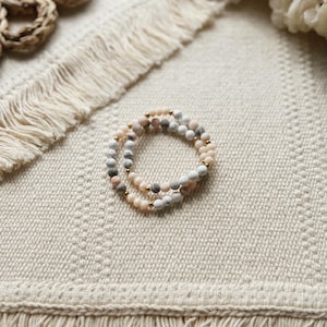 Pulsera de piedras preciosas de alineación del alma // Howlita mate, jaspe cebra // Rosa melocotón, blanco y gris // Cristales curativos, gemas zen, cuentas de mala, energía, yoga