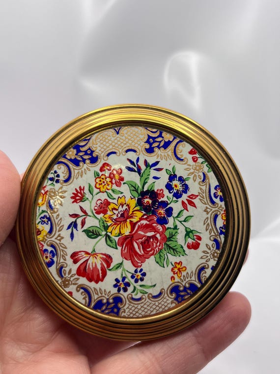 Vintage Stratton Floral Makeup Compact – Gold Tone English Vanity Mirror