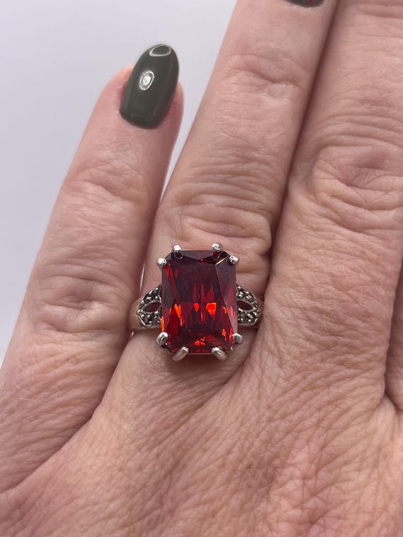 Vintage Sterling Silver Ring with Ruby Red Gem - image 8