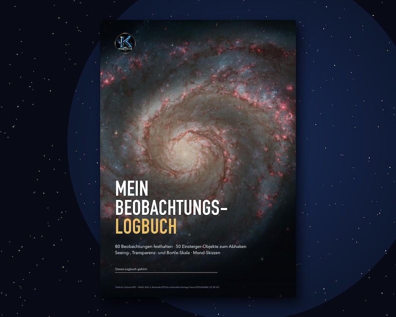 Pu&ograve; includere: Un diario di osservazione rettangolare con un'immagine di una galassia a spirale sulla copertina. Il testo recita MEIN BEOBACHTUNGS-LOGBUCH, 80 Beobachtungen festhalten, 50 Einsteiger-Objekte zum Abhaken, Seeing, Transparenz- und Bortle-Skala, Mond-Skizzen.