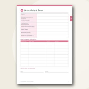 Puede incluir: Una p&aacute;gina de agenda blanca con detalles en rosa titulada Gesundheit & &Auml;rzte. Incluye secciones para historial m&eacute;dico, una tabla para m&eacute;dicos y terapeutas con columnas para nombre, tel&eacute;fono y especialidad, y un espacio para hospital.