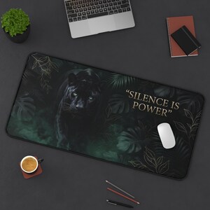 Il silenzio è potere | Tappetino da scrivania Black Panther | Tappetino per mouse da gioco con foglie della giungla