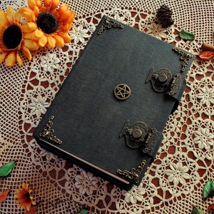Screws Book of shadows empty blank removable pages - medium size 22x16 cm - pentacle locks wicca magic spells