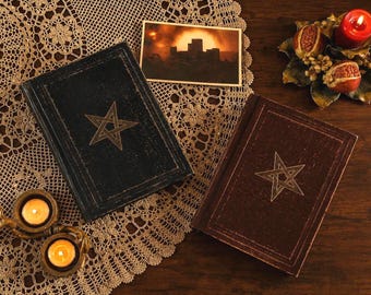 Night Gate Buch Replica Inspiriert durch den Film The Ninth Gate | Okkulter Grimoire Prop | Gothic Witchcraft Decor - original lateinische Seiten - A5 Format