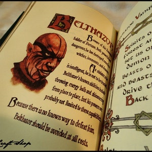 Puede incluir: Una p&aacute;gina de un libro con una ilustraci&oacute;n roja y negra de un demonio con el texto "Beware of this Demon Belthazor, Soldier of Fortune. Both powerful and dangerous, he has destroyed countless witches, innocents, and demons. A sinister intelligent, he is not to be trusted. Belthazor's known abilities include throwing energy balls and shimmering from place to place, but his powers are probably not limited to these capabilities. Because there is no known way to defeat him, Belthazor should be avoided at all costs."