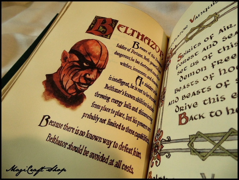 Puede incluir: Una p&aacute;gina de un libro con una ilustraci&oacute;n roja y negra de un demonio con el texto "Beware of this Demon Belthazor, Soldier of Fortune. Both powerful and dangerous, he has destroyed countless witches, innocents, and demons. A sinister intelligent, he is not to be trusted. Belthazor's known abilities include throwing energy balls and shimmering from place to place, but his powers are probably not limited to these capabilities. Because there is no known way to defeat him, Belthazor should be avoided at all costs."