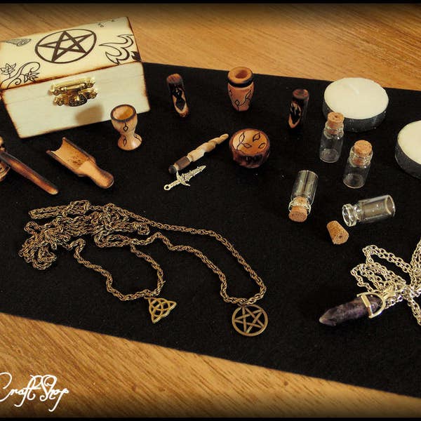 WITCH ALTAR KIT made with wood, handmade and customizable - three different range of choices - pocket portable