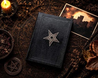 Night Gate Book Replica Inspiriert vom Neunten Tor | Okkulter Grimoire Prop | Gothic Witchcraft Decor - original lateinische Seiten - A5 Format