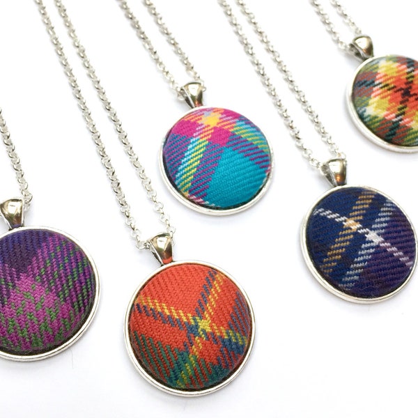 Pendentif en véritable tartan écossais disponible dans plus de 500 tartans - Choisissez votre tartan