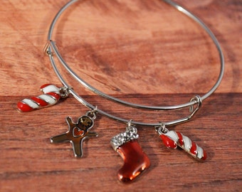 Christmas Charm Bangle, Christmas Bangle, Christmas Bracelet, Holiday Bracelet, Christmas Jewelry, Holiday Jewelry, Xmas Jewelry