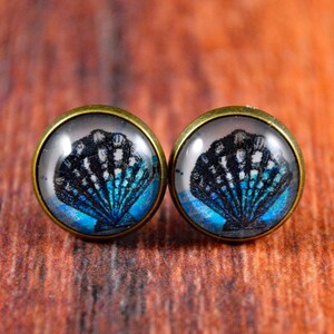 Beach Studs, Beach Jewelry, Shell Studs, Shell Earrings, Seashell Studs, Shell Jewelry, Scallop Studs, Scallop Earrings, Scallop Shell