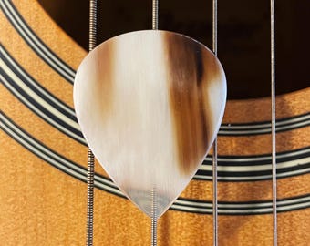 Púa de guitarra de cuerno de cebú rara, 1.5 estándar - Color calico premium - De mi colección personal
