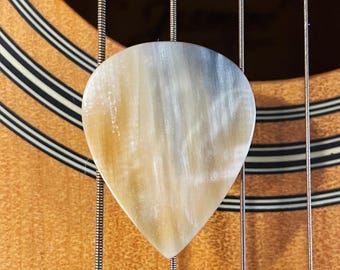 Púa de guitarra de cuerno de cebú rara, 1.25 estándar - Color calico premium - De mi colección personal