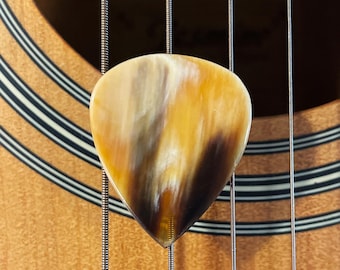 Púa de guitarra de cuerno de cebú rara, 1.5 estándar - Color calico premium - De mi colección personal