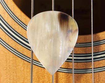 Púa de guitarra de cuerno de cebú rara, 1.5 estándar - Color calico premium - De mi colección personal