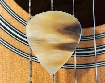Púa de guitarra de cuerno de cebú rara, 1.25 estándar - Color calico premium - De mi colección personal