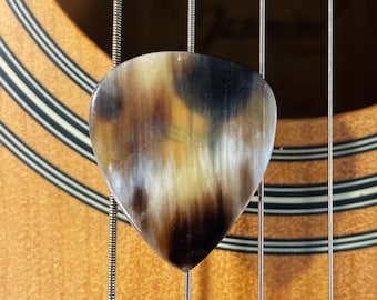 Púa de guitarra de cuerno de cebú rara, 1.5 estándar - Color calico premium - De mi colección personal