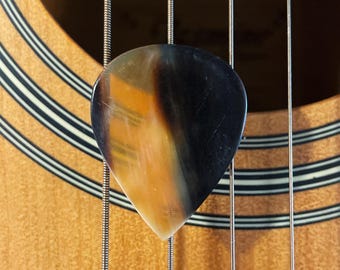 Púa de guitarra de cuerno de cebú rara, 1.5 estándar - Color calico premium - De mi colección personal