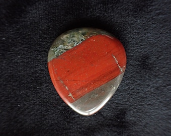 Red Jasper Stone Guitar Pick: Glossy Finish, Smooth Beveled Edges