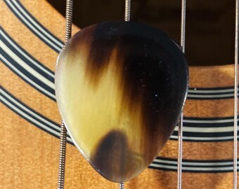 Púa de guitarra de cuerno de cebú rara, 1.7 estándar - Color calico premium - De mi colección personal