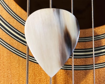 Púa de guitarra de cuerno de cebú rara, 1.5 estándar - Color calico premium - De mi colección personal