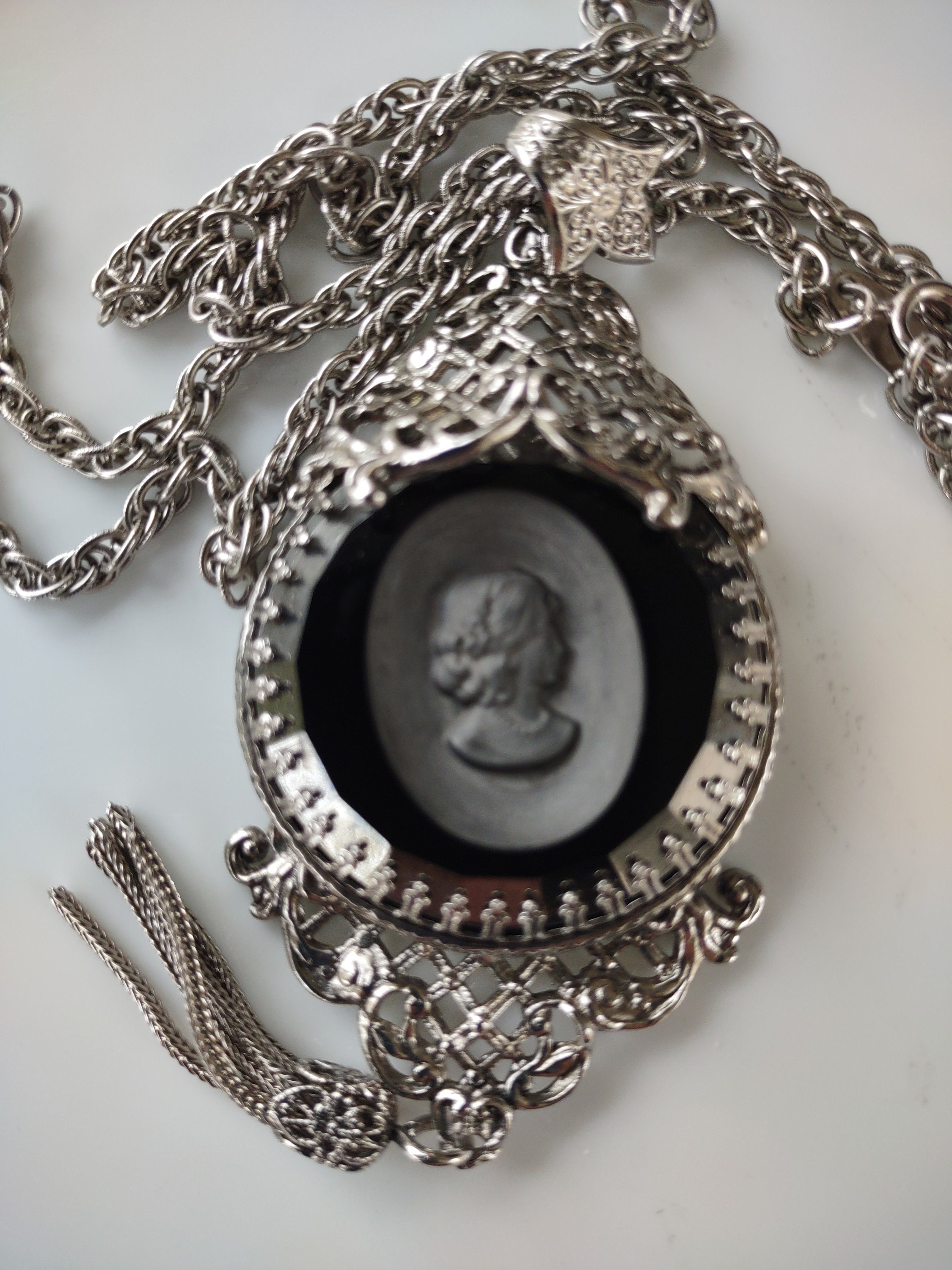 Whiting davis cameo sale necklace