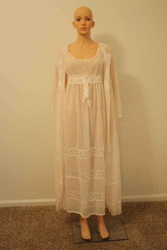Vintage MINT LINGERIE Double Chiffon Nightgown Ro… - image 4