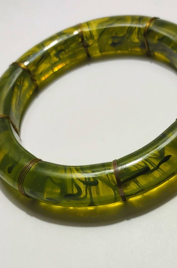 Vintage Green Lucite Bangle Swirls 70s Boho Flores